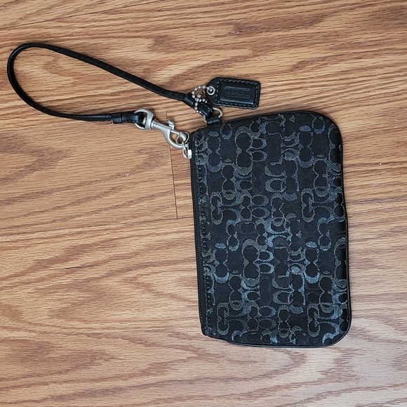 Coach Handbags - Coach Wristlet